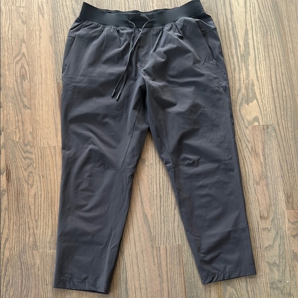 Lululemon Men’s Zeroed-In Slim Fit Joggers (Graphite)

Size M / 27’L Like New. - Picture 1 of 2